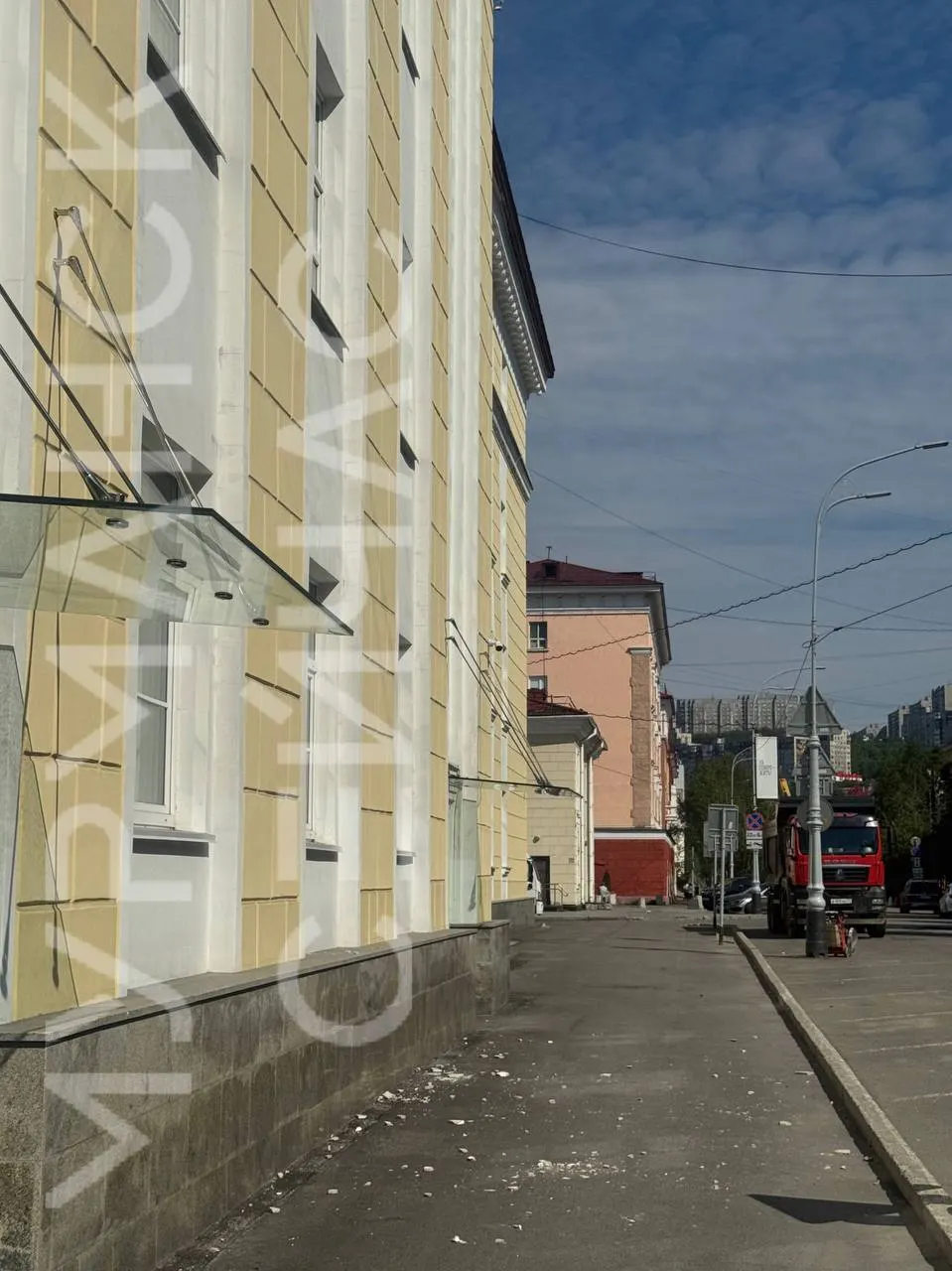 Облицовка фасада Мурманской областной Думы осыпалась