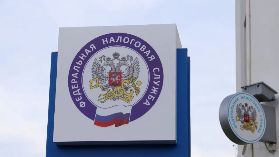 Федеральная налоговая служба предложила регионам увеличить налоговые ставки, расширить перечень объектов по кадастровой стоимости и активизировать инвентаризацию земли и недвижимости, чтобы сократить дефицит местных бюджетов, достигший в прошлом году 1,5 трлн рублей.