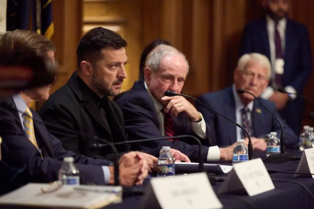 Сенаторы, участвовавшие в закрытой встрече с президентом Украины, заявили, что его предложения способствуют росту поддержки новых санкций и расширению военной помощи со стороны США.