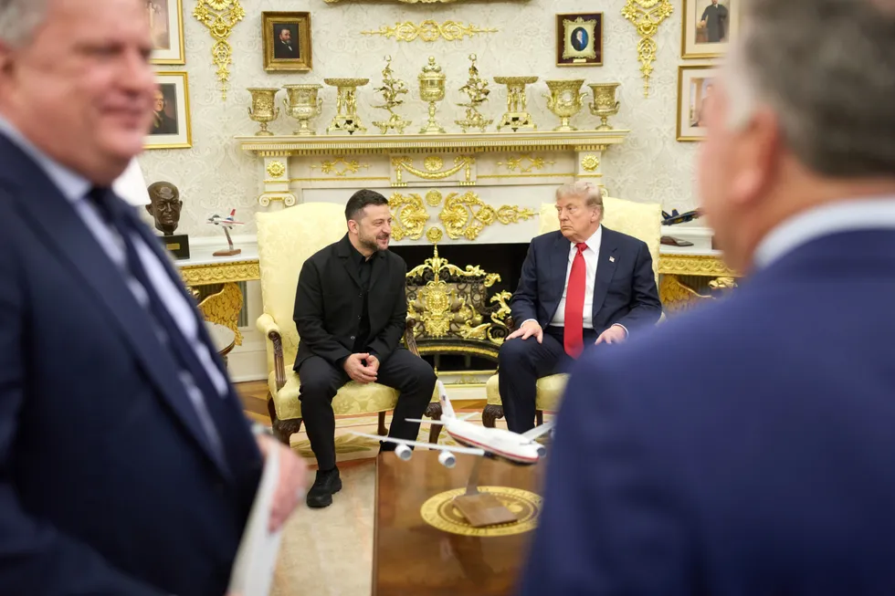 Встреча Владимира Зеленского с Дональдом Трампом в Вашингтоне длилась чуть больше часа: обсуждались поставки ракет для Patriot, дальнейшая поддержка Украины и возможные санкции против импорта российских энергоносителей.