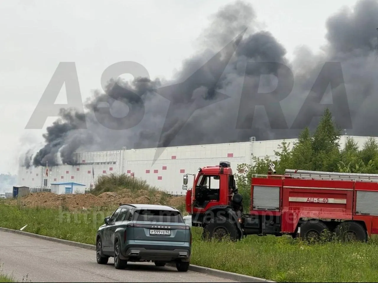 В разных регионах за ночь произошли атаки беспилотников с раненными, повреждениями и пожаром, задержания после блокировки переправы и аресты в столице; в издательстве сообщили о потерях сотрудников после ужесточения внутренних правил.