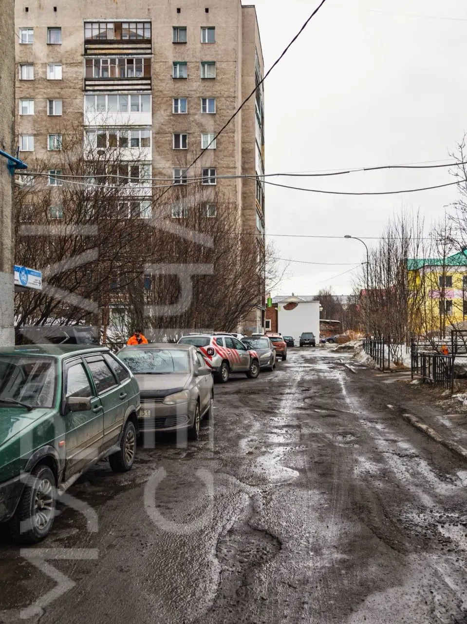 20 миллионов рублей, сэкономленных на госзакупках, направят на латание дыр во дворах Мурманска. Решение озвучили на оперативном совещании правительства региона.