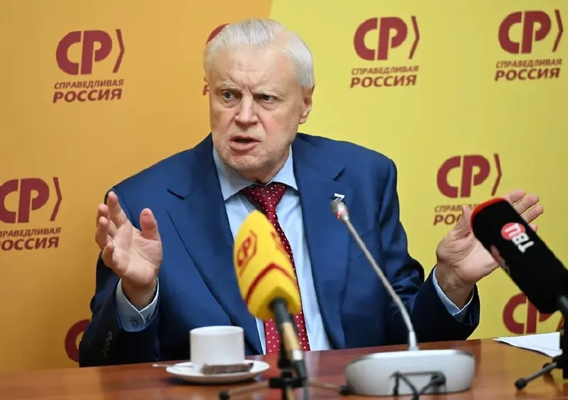 Лидер партии сообщил, что часть электората разочаровалась в возможности повлиять на власть в сложившихся условиях и назвал объективные трудности, связанные с СВО, одной из причин слабого итогов голосования; он вернулся к работе, но кампанию не ведет из‑за небольшой травмы.