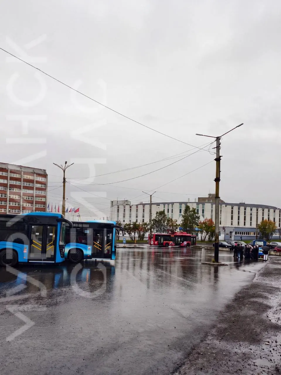 Праздничные мероприятия влияют на расписание пригородных маршрутов: часть автобусов будет отправляться с нижней Привокзальной площади вместо площади Спорта в дни проведения праздника.