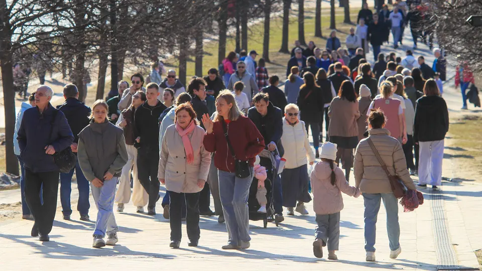 Опрос показал высокий уровень доверия россиян к конспирологическим теориям — от «мирового правительства» до лабораторного происхождения коронавируса и вреда вышек 5G.