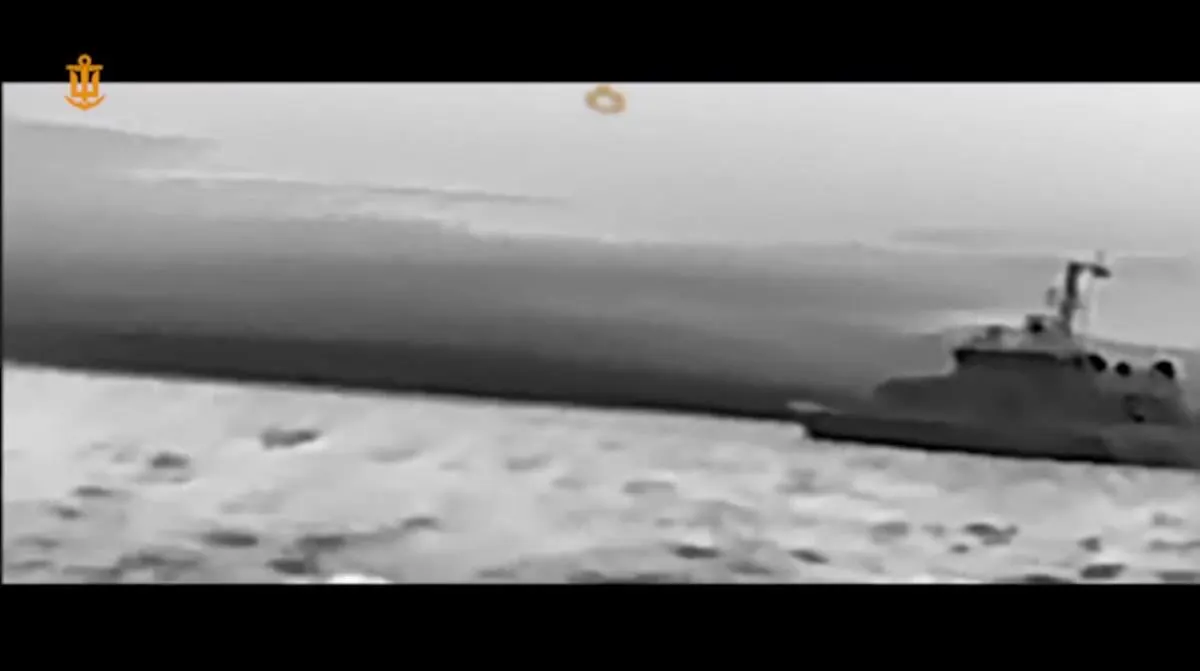 Ночью 30 апреля украинские военно-морские силы нанесли удар по корабельно‑катерному составу в районе Керченского пролива: повреждены сторожевой катер «Соболь» и противодиверсионный катер «Грачонок». В материале — подробности инцидента и контекст недавних атак.