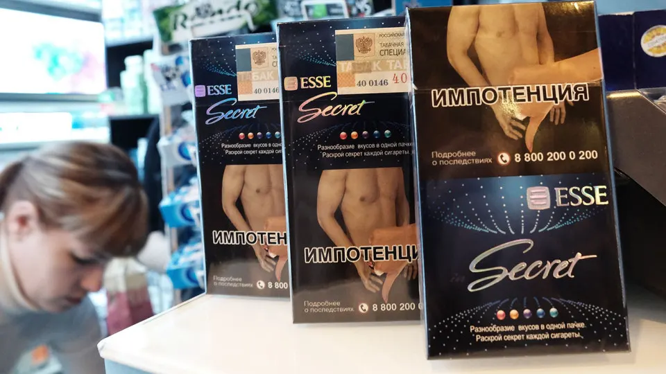 Зампред комитета Госдумы по охране здоровья Леонид Огуль заявил, что в России могут ввести пожизненный запрет на курение для поколения, рождённого после 2008 года, по аналогии с антиникотинной реформой в Великобритании.