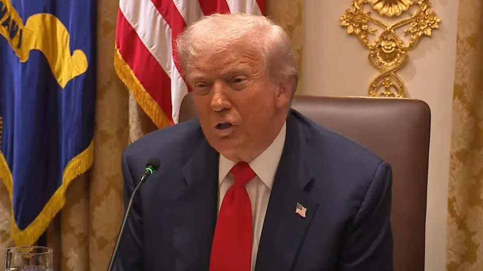 Президент США заявил, что Тегеран просит разблокировать Ормузский пролив на фоне внутренних проблем в руководстве; переговоры с США застопорились из‑за разногласий по ядерной программе.