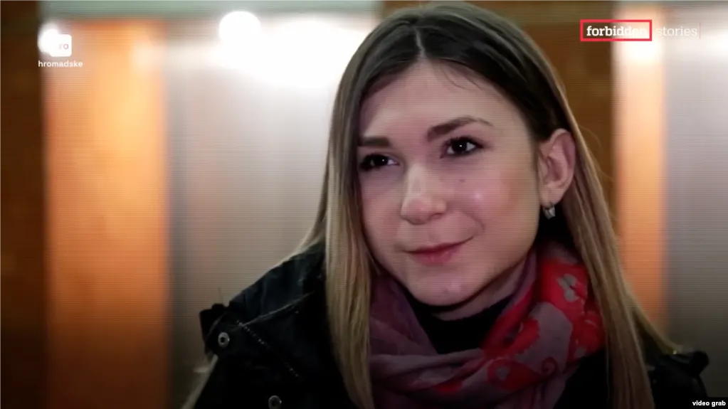 Свидетели заявили, что украинская журналистка Виктория Рощина в тяжёлом состоянии провела последнюю неделю жизни в СИЗО Кизела без необходимой медицинской помощи, а её тело вернули Украине со следами истязаний и отсутствующими органами. Украинские власти начали расследование в отношении руководства российских изоляторов, где она содержалась.