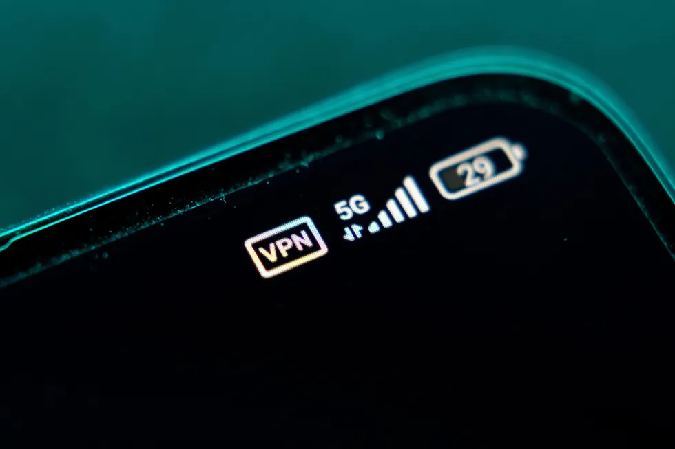 Ассоциация «Отечественный софт» направила обращение в адрес федеральных властей с требованием признать политику блокировок в Рунете неудачной, смягчить ограничения на VPN и создать совместный с ИТ-сообществом орган для выработки новой стратегии регулирования интернет-трафика.