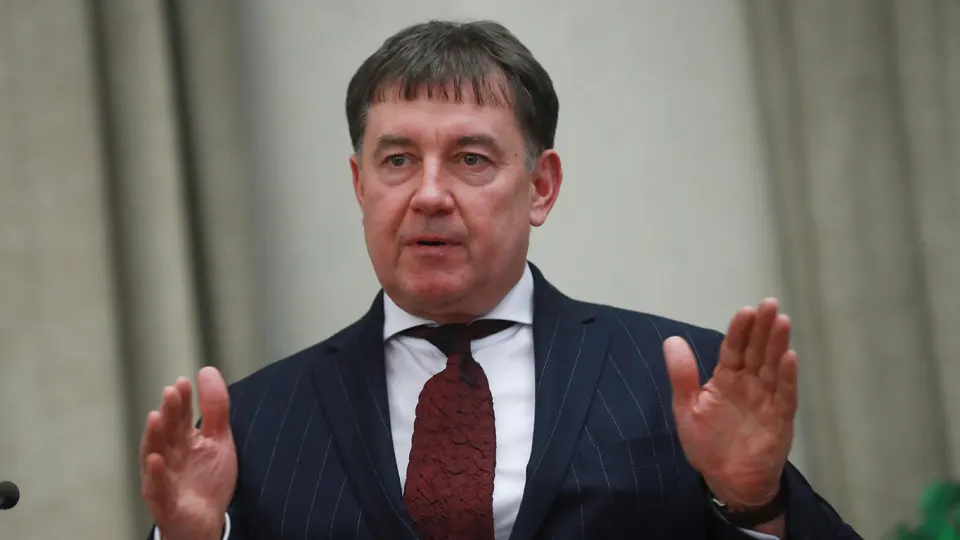 Московский городской суд оставил в силе решение о национализации более 100 объектов недвижимости и сети отелей Marton на 9 млрд рублей, связанных с бывшим председателем Совета судей России Виктором Момотовым. Генпрокуратура заявляет о связях экс-судьи с криминальными авторитетами, использовании гостиниц для проституции с участием несовершеннолетних и сокрытии доходов.