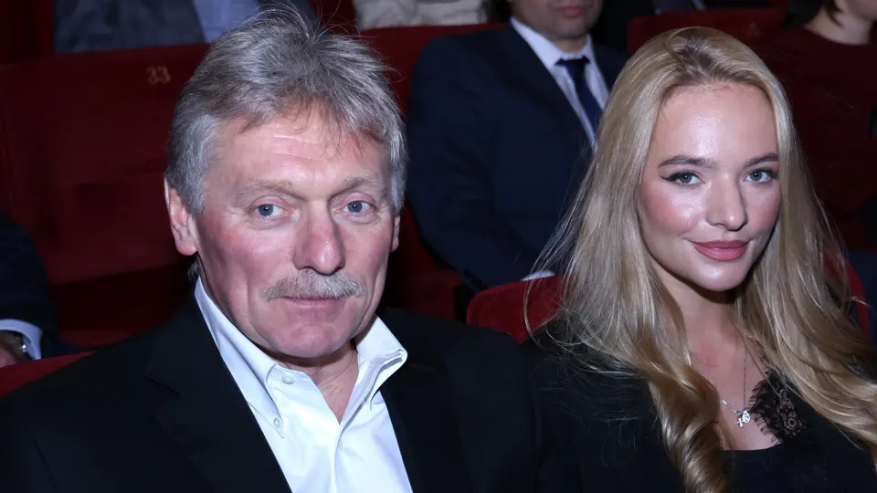 Организатор крупных мероприятий Centrum Moscow, совладельцем которого является дочь пресс‑секретаря президента РФ, по итогам 2025 года ушёл в глубокий минус на фоне падения выручки, роста расходов и судебных споров; эксперты фиксируют обострение проблем у российского бизнеса в целом.