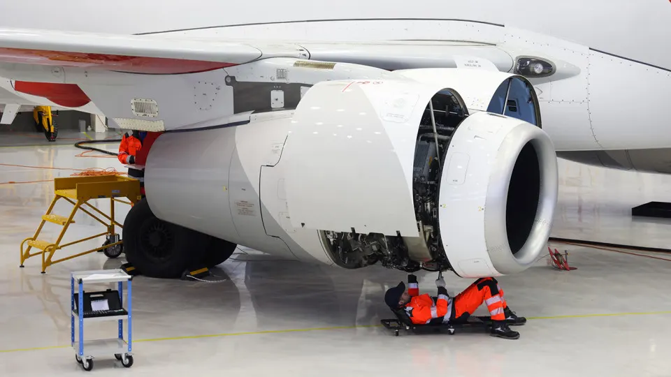 Сертификацию российского авиадвигателя ПД‑8, предназначенного для замены SaM146 и установки на SJ‑100 и Бе‑200, снова перенесли, хотя в Минпромторге уверяют, что получить сертификат удастся в ближайший месяц.