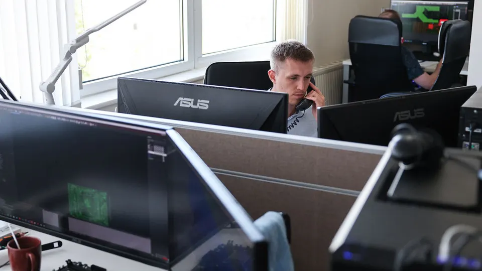 Исследование К2Тех показало, что компании планируют использовать иностранное программное обеспечение как минимум до 2030–2031 годов, тогда как в Госдуме обсуждают возможные ограничения и для коммерческого сектора.