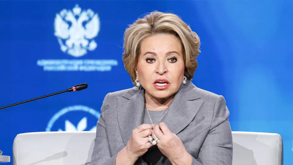 Председатель Совета Федерации Валентина Матвиенко предложила владельцу «Северстали» репатриировать часть средств из‑за рубежа и активнее участвовать в выполнении социальных обязательств регионов на фоне дефицита бюджета.