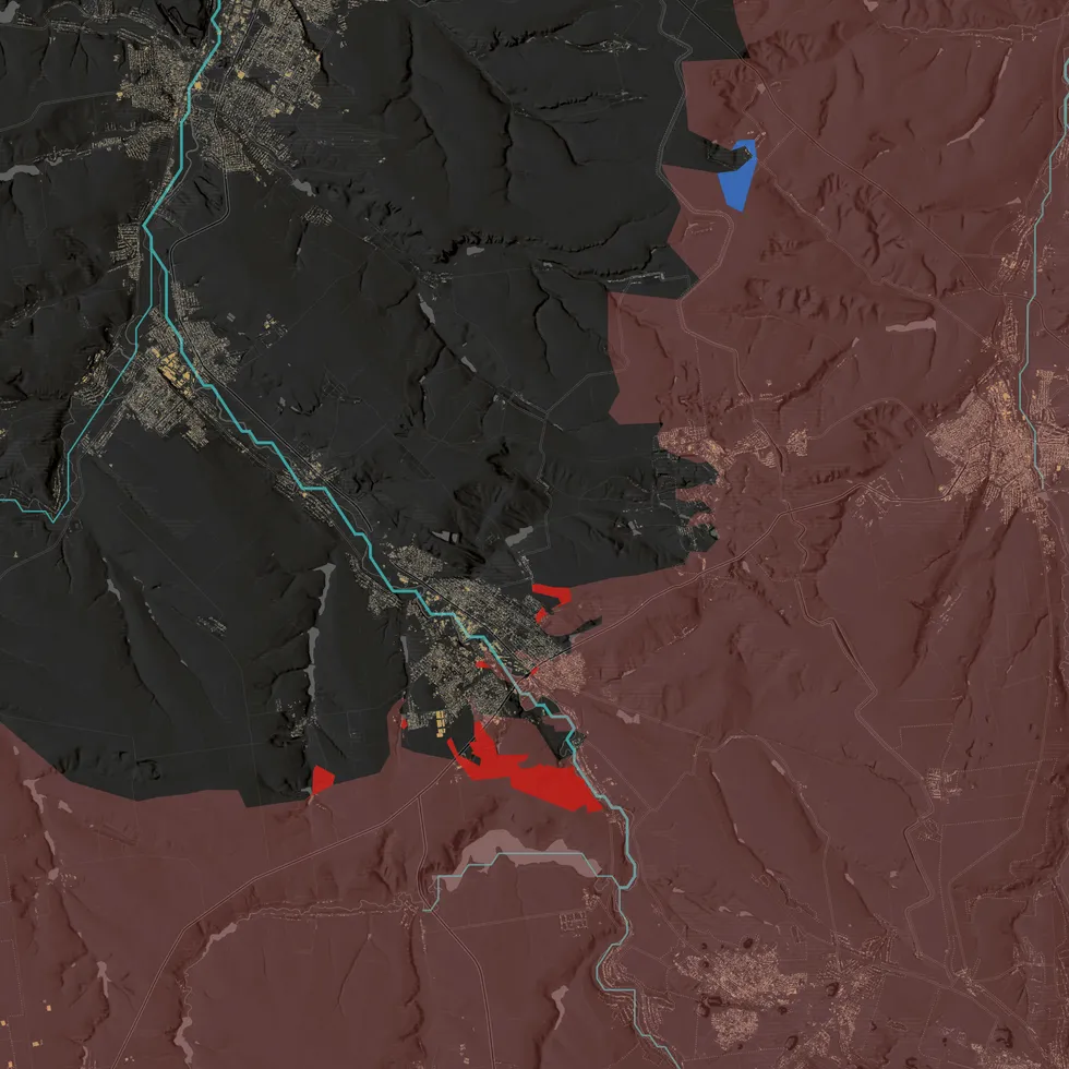 Наступление российских войск буксует: линия фронта уплотнилась, дроны разрушили привычную систему снабжения, а украинская армия все активнее контратакует. Разбираем, что происходит под Константиновкой, Покровском, у Гуляйполя, Славянска и Купянска, и почему масштабный прорыв этим летом маловероятен.