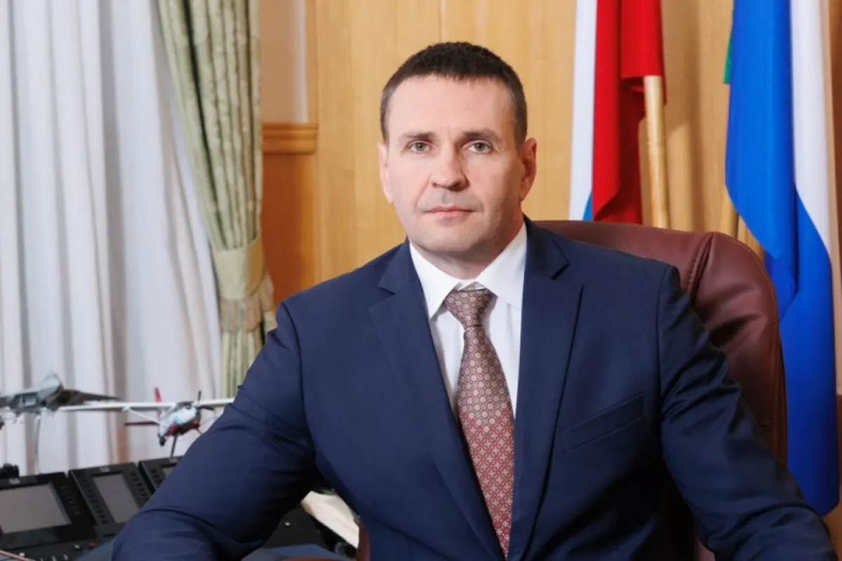 Дмитрий Демешин сообщил, что оперативно пополнить парк аппаратов МРТ не удаётся из‑за направляемой в зону СВО помощи; жители края вынуждены ездить по 50 км до ближайших томографов, власти обещают постепенное обновление в течение года.