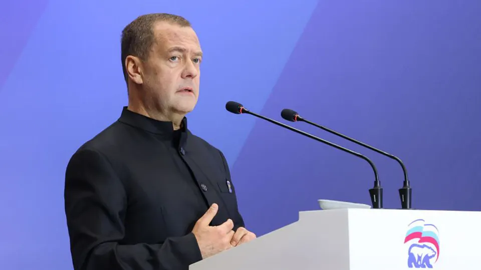 Заместитель председателя Совбеза Дмитрий Медведев предупредил о реальной угрозе ядерного апокалипсиса и заявил о необходимости готовности, ссылаясь на роль ядерной триады на фоне истечения СНВ‑III и ухудшения международной обстановки.