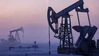 Российские нефтяные компании готовятся к крупнейшему с пандемии сокращению добычи: удары дронов по портам и НПЗ, остановка прокачки по «Дружбе» и санкции привели к падению производства на сотни тысяч баррелей в сутки.