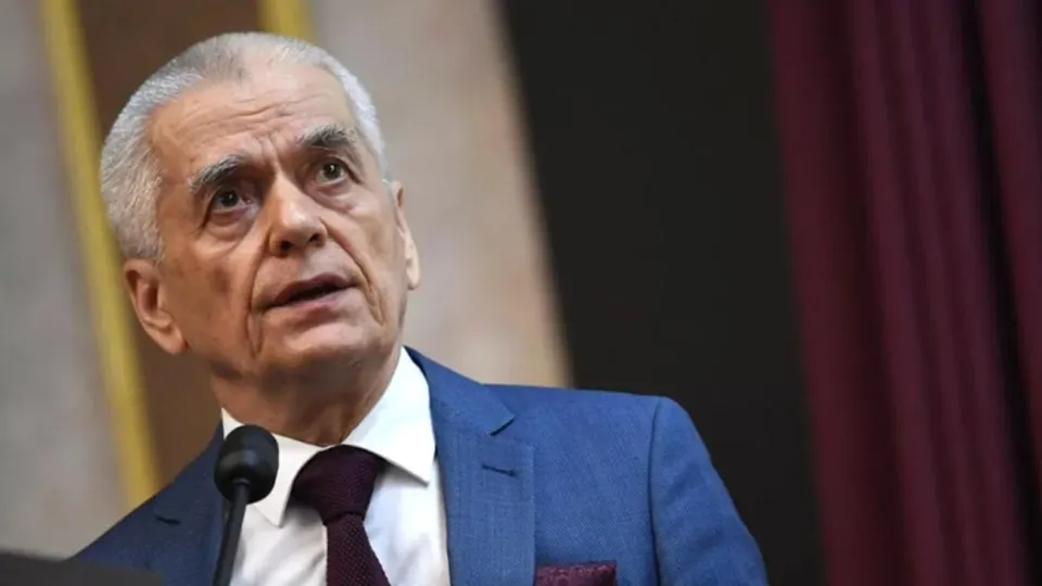 Академик РАН призвал отложить зарубежные поездки на майские из‑за резких перепадов климата и времени; спрос на отдых в России снизился, особенно в Краснодарском крае на фоне экологической аварии. Власти заявляют об отсутствии рисков для здоровья.