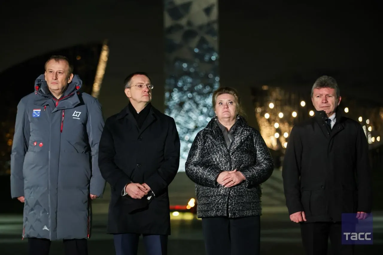 В Ленинградской области возложили цветы к мемориалу мирным жителям СССР — жертвам нацистского геноцида, а в детских садах и школах проходят занятия, посвящённые этой теме.