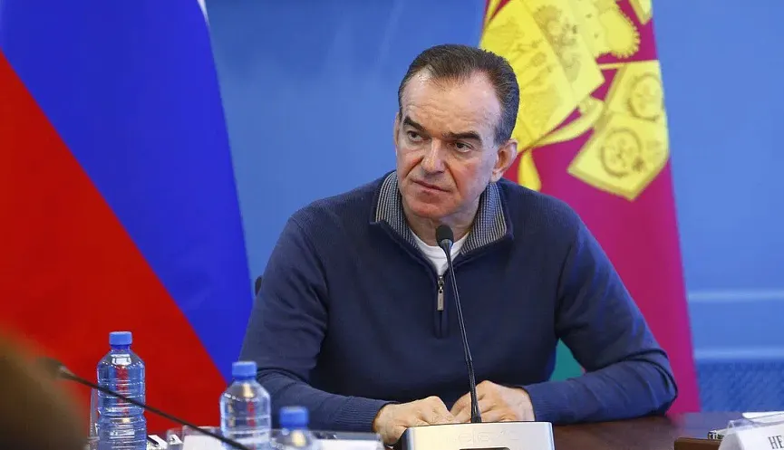 Губернатор Краснодарского края заявил, что ситуация в Туапсе под контролем: пожары локальные, инфраструктуре угроз нет, ПВО и РЭБ отработали эффективно. Он призвал туристов приезжать и не поддаваться слухам.