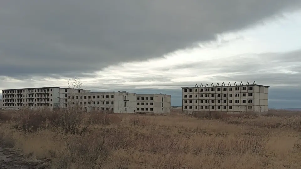 Несмотря на курс властей на многодетность, ограничения на аборты и продвижение «традиционных ценностей», рождаемость в России продолжает падать и обновляет минимумы за более чем 200 лет, а официальная демографическая статистика скрыта от публики.