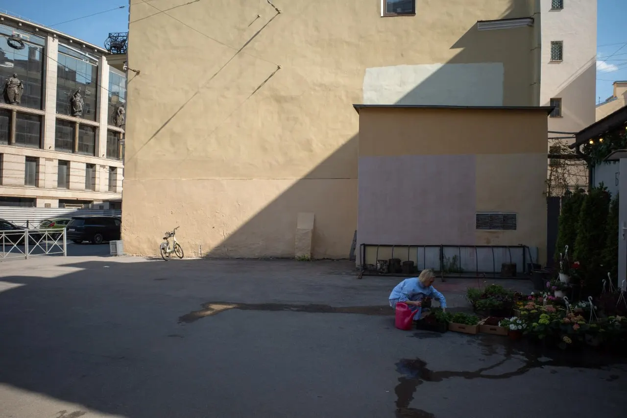 Краткий обзор: в Петербурге отменили фестиваль, объявлен тендер на сквер в Репино, задержан мужчина по делу о применении насилия к представителю власти; также — новости о законопроекте по эмигрантам, ударе по Старобельску, взрыве дрона в Латвии и внесении книги в список экстремистских материалов.