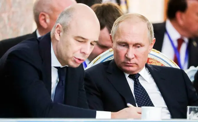Депутат Юрий Афонин заявил, что Минфин фактически признал, что не сможет исполнить бюджет, внесённый в Госдуму на 2026 год. Дефицит достиг 5,9 трлн рублей; параметры бюджета будут корректировать, однако неясно, какие статьи расходов будут урезаны.