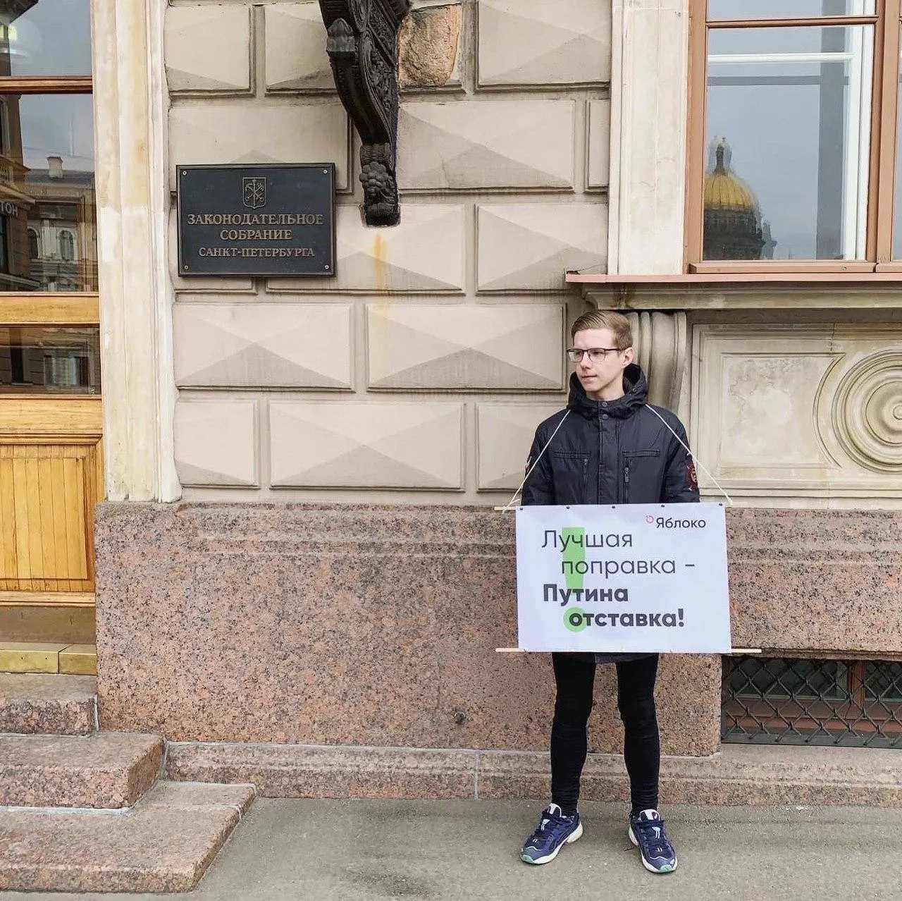 По словам Ваганова, его объявили в федеральный розыск; возможные основания — нарушения закона об «иностранных агентах» или «экстремистская» статья. Ранее он был внесён в реестр «иностранных агентов» и получил несколько административных штрафов.