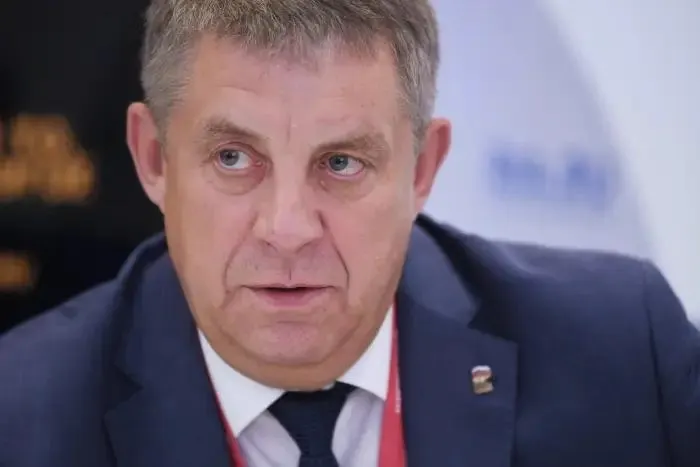 Отставленного главы Брянской области Александра Богомаза рассматривают как возможного обладателя вакантного мандата депутата Госдумы — он может занять место ушедшего парламентария из Татарстана.