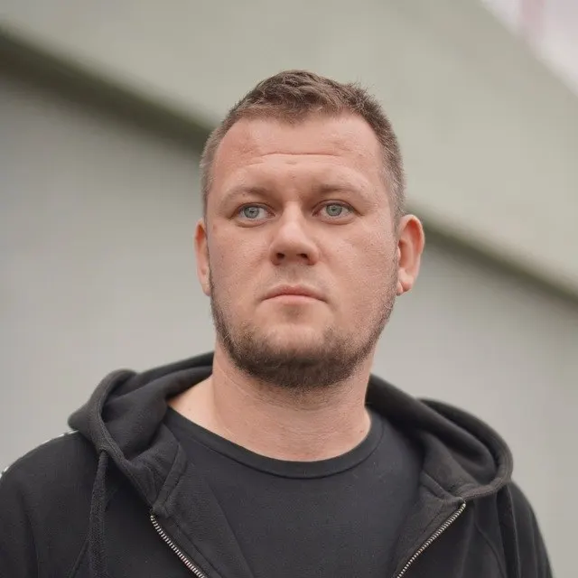 Минюст внёс в реестр «иностранных агентов» украинского блогера и журналиста Дениса Казанского. Он заявил, что не имеет российского гражданства и назвал включение в список формальностью, добавив, что ожидал более серьёзных обвинений.