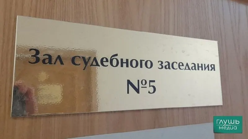 ВС РФ предложил смягчить требования к секретарям судебных заседаний: высшее юридическое образование может перестать быть обязательным, на эти должности предложено допускать студентов юридических факультетов.
