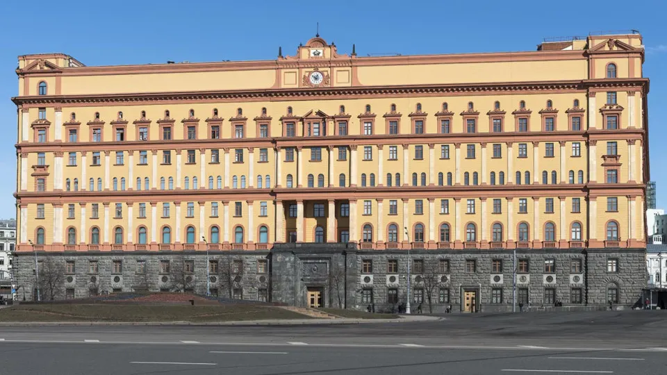 Руководитель Пограничной службы заявил о нарушениях договорённостей по государственной границе и росте провокационных действий со стороны Финляндии и Эстонии; Москва готовится к разным сценариям и усиливает группировку у западных рубежей.