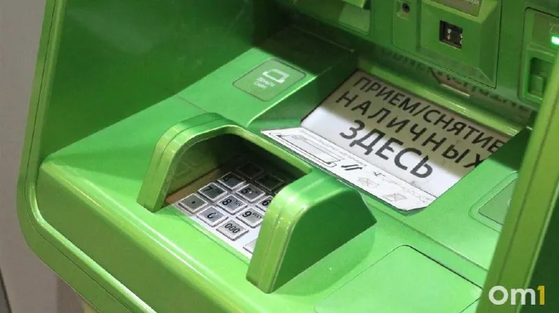 Лимиты — до 25 тыс. ₽ за операцию, до 50 тыс. ₽ в сутки и до 200 тыс. ₽ в месяц. Кроме того, проект указания Банка России предполагает, что ещё 12 крупных банков могут быть обязаны принимать трансграничные переводы физических лиц через СБП.