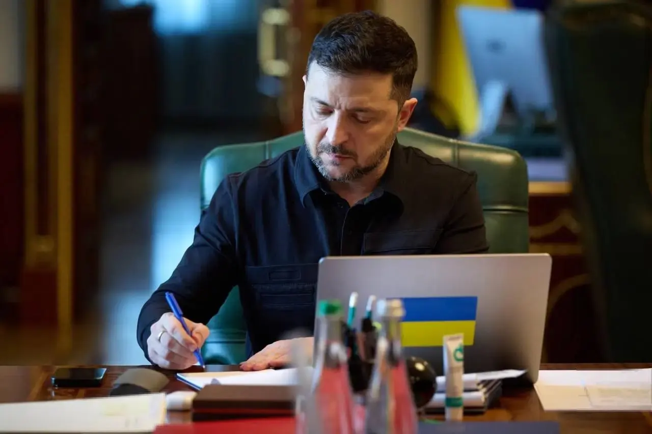 Президент Украины объявил о «режиме тишины» с полуночи 6 мая и заявил, что Киев не получал от Москвы официального предложения о перемирии на 8–9 мая.