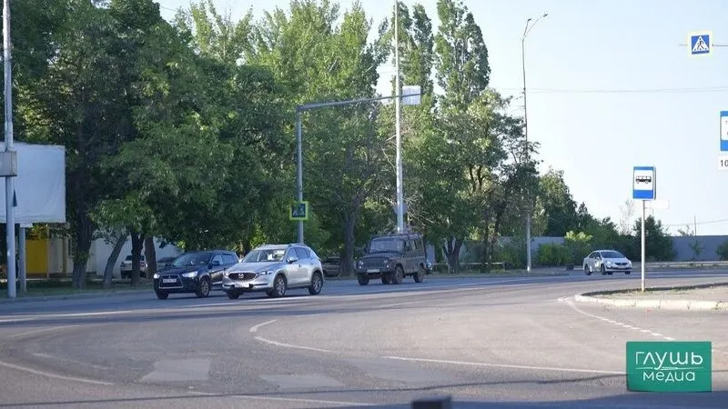 В утверждённой стратегии повышения безопасности дорожного движения до 2030 года (с перспективой до 2036 года) прописаны новые меры: обязательная диагностика и реабилитация для пьяных водителей, дополнительные медосвидетельствования и проверка знаний ПДД для лишённых прав, а также внесудебные блокировки сайтов с контентом, подрывающим безопасность на дорогах и предлагающих поддельные права или медзаключения.