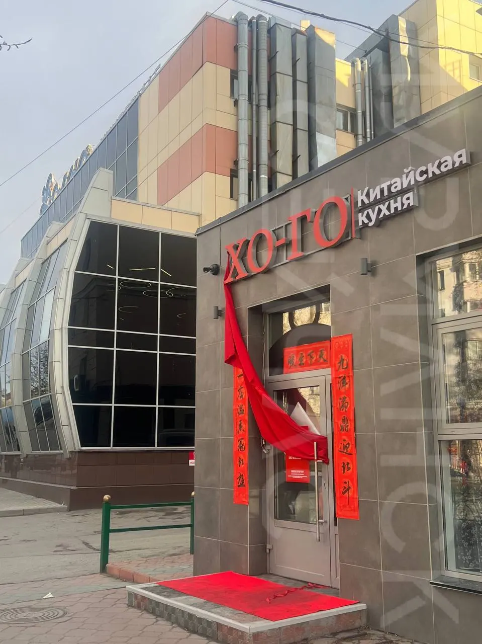 Часть помещения кафе «Ленинградский экспресс» переоборудуют под заведение китайской кухни. Жители отмечают, что в городе в последнее время открывается много новых ресторанов и закусочных.