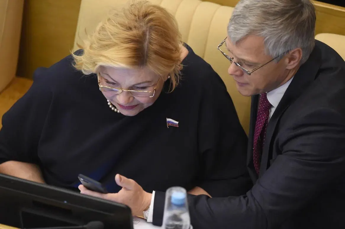 Депутат от Челябинской области Валерий Гартунг вместе с коллегой Еленой Драпеко оказался среди двух голосовавших против обращения Госдумы по удару в Старобельске. Спикер назвал голосование техническим сбоем и потребовал выяснить обстоятельства.