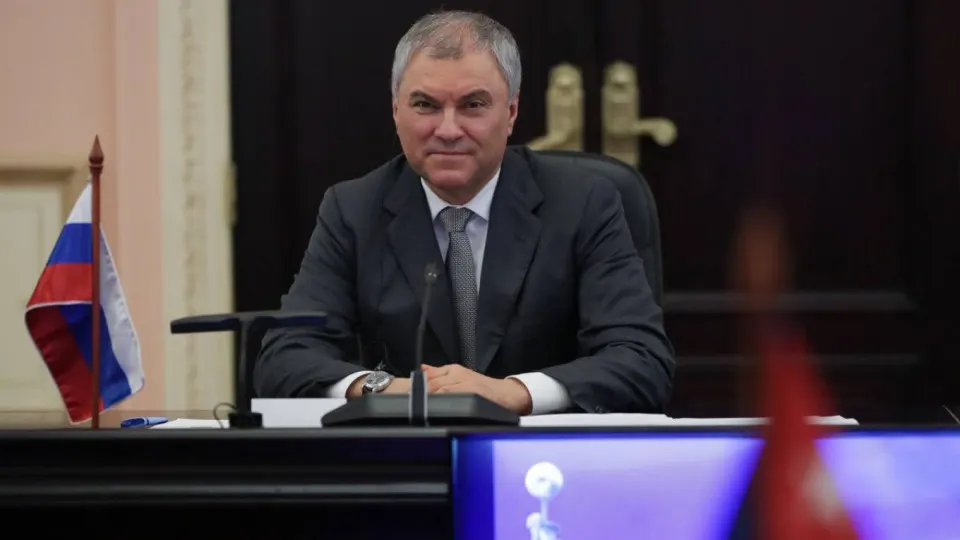 Спикер Госдумы заявил, что использование западного оружия и спутниковых технологий против гражданских объектов может заставить Россию применить «оружие, которое не оставит следа». Поводом стала атака на оккупированный Старобельск и последующие удары по Киеву.