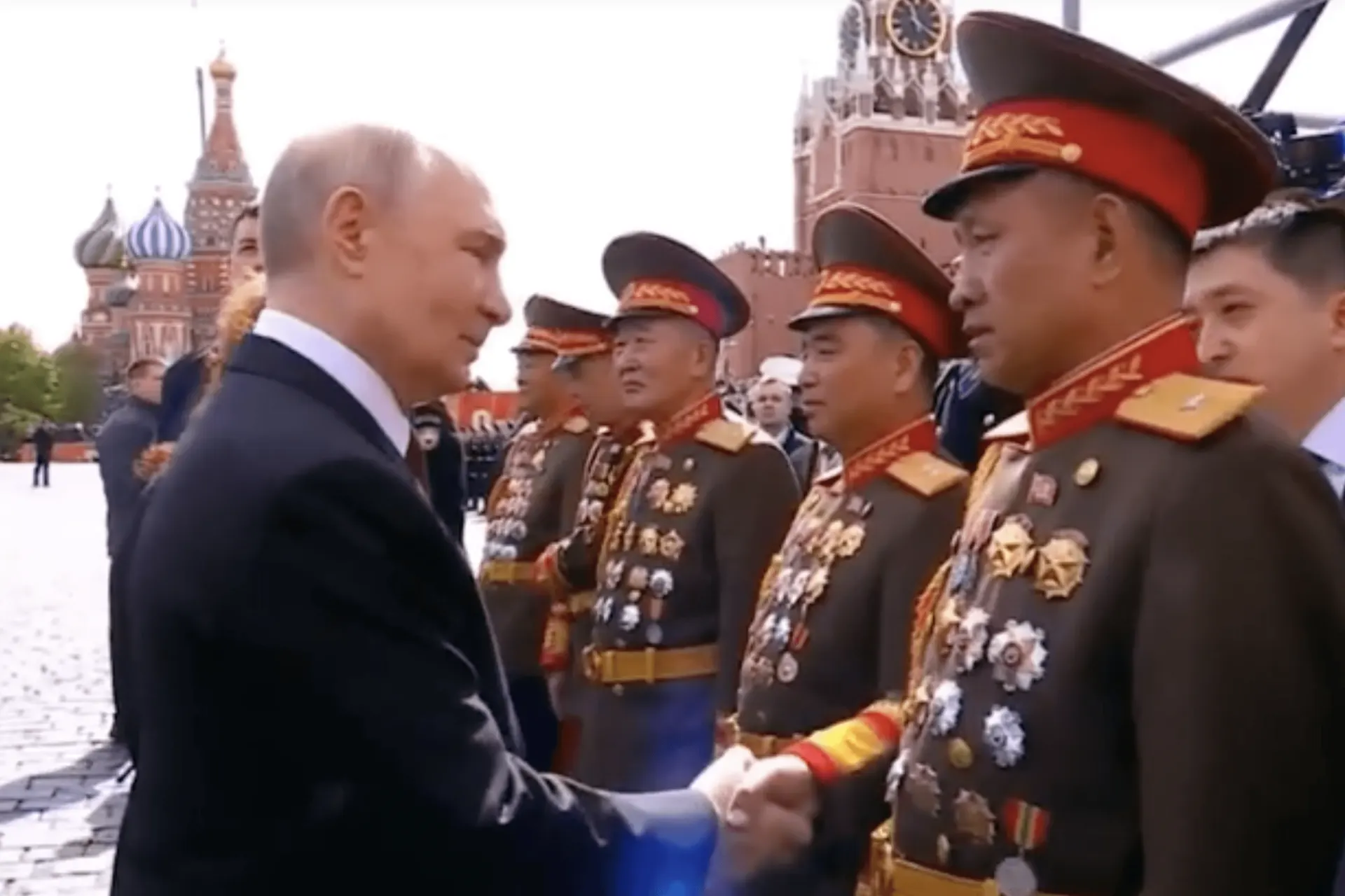 В декабре 2025 года прошла скрытая церемония вручения российских государственных наград северокорейским военным, причастным к боевым действиям в Курской области — сведения подтвердились после открытия мемориального музея в Пхеньяне.