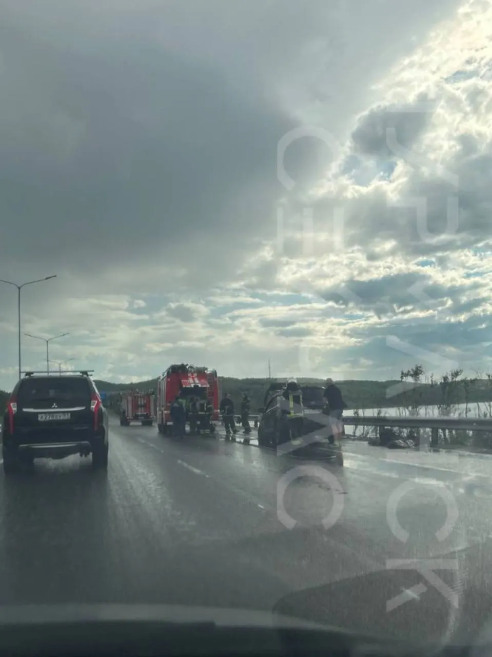 В Мурманске на Ленинградском проспекте в сторону «Плазмы» остановилось движение из‑за загоревшейся машины. На месте работают пожарные.