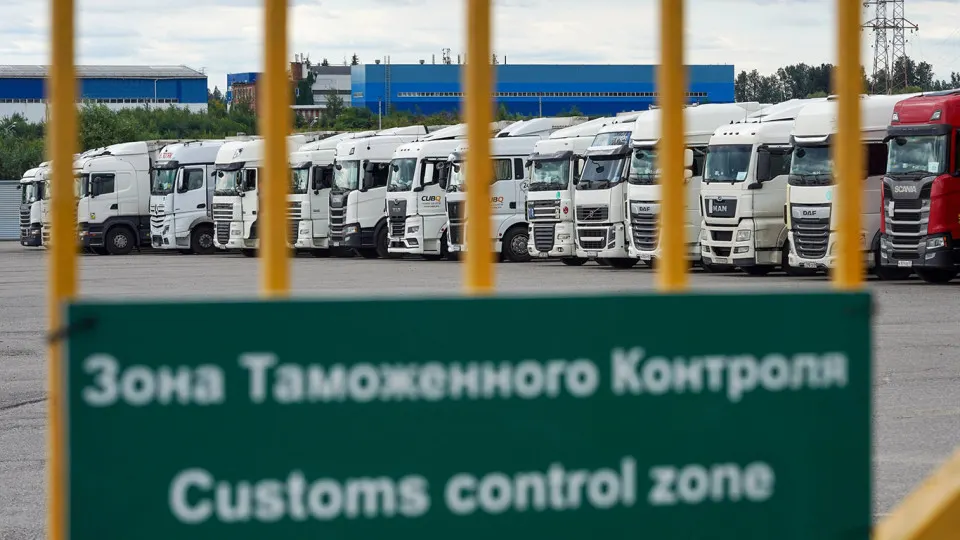 Правительство ввело переходный период для системы подтверждения ожидания товаров (СПОТ): обязательный обеспечительный платёж в размере НДС и акцизов временно не требуется. Упрощённый порядок ввоза сохранён до 31 августа, сроки для стран ЕАЭС и Беларуси уточнены.