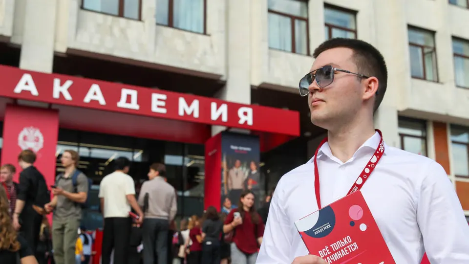 В ряде вузов разослали предложения вступить в отряды для защиты неба от БПЛА: год службы, месячная выплата 200 000 рублей, обучение и возможность оформить академический отпуск.
