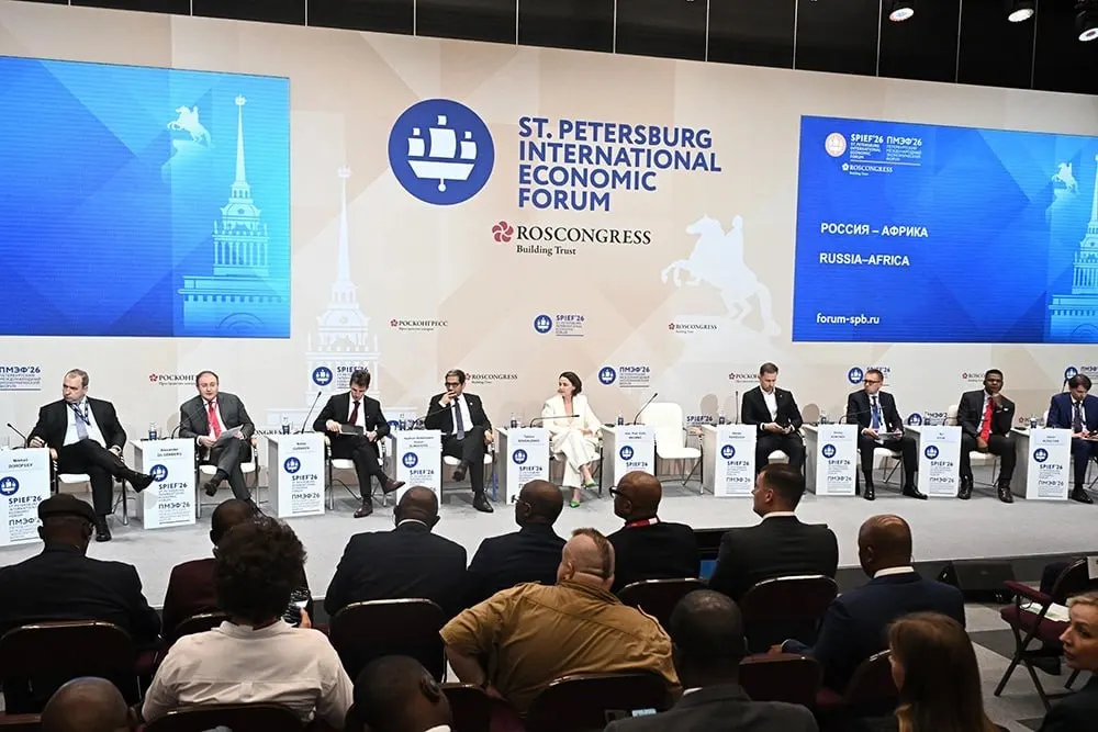 На форуме отметили рост контактов — за полтора года Россию посетили 17 африканских лидеров, товарооборот достиг $27 млрд. В числе приоритетов — помощь в обеспечении электроэнергией и комплексные технологические решения; третий саммит Россия—Африка пройдёт в Москве 28–29 октября.
