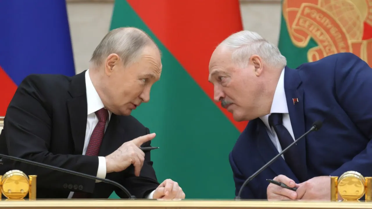 26 июня в резиденции на Валдае Владимир Путин и Александр Лукашенко провели закрытые переговоры без публичных заявлений. Встреча прошла на фоне обострения ситуации у белорусско‑украинской границы и обсуждения вопросов региональной безопасности и экономического сотрудничества.