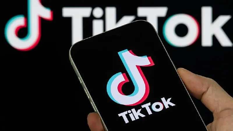 В России оштрафовали TikTok: регулятор выявил два ролика с «пропагандой нетрадиционных сексуальных отношений», которые не были удалены.