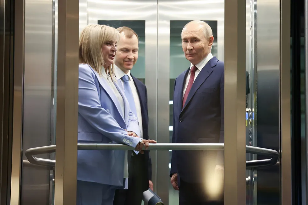 Руководство силовых ведомств, в том числе ФСБ и Росгвардия, лоббирует перенос или отмену думских выборов из‑за ухудшения экономической ситуации и падающих рейтингов — решение обсуждается на словах, но документов у президента нет.