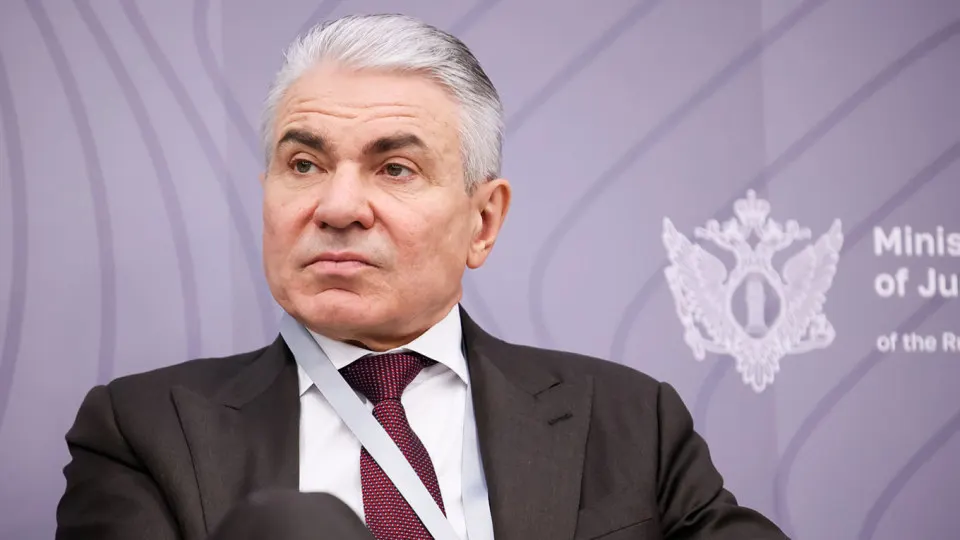 Замминистра юстиции заявил, что разработчики крупны́х ИИ‑моделей должны внедрить фильтры, защищающие от угроз суверенитету, и предложил закрепить ответственность за их работу на уровне закона.