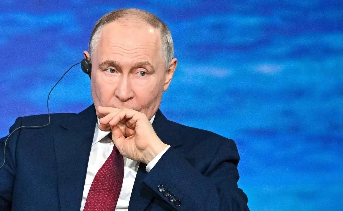 На ПМЭФ президент заявил, что письмо украинской стороны не имеет для Москвы решающего значения, встречаться с лидером Украины сейчас «нет смысла»; предложил сначала достичь долговременных договорённостей и поручил специалистам проработать детали.